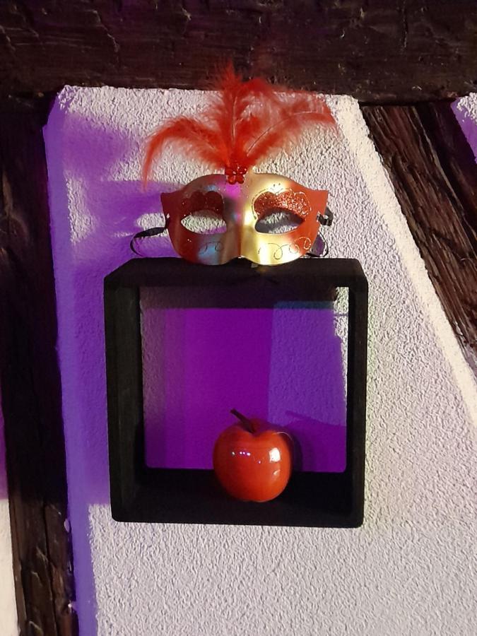 Love Room Le Rouge Et Noir Барр Экстерьер фото