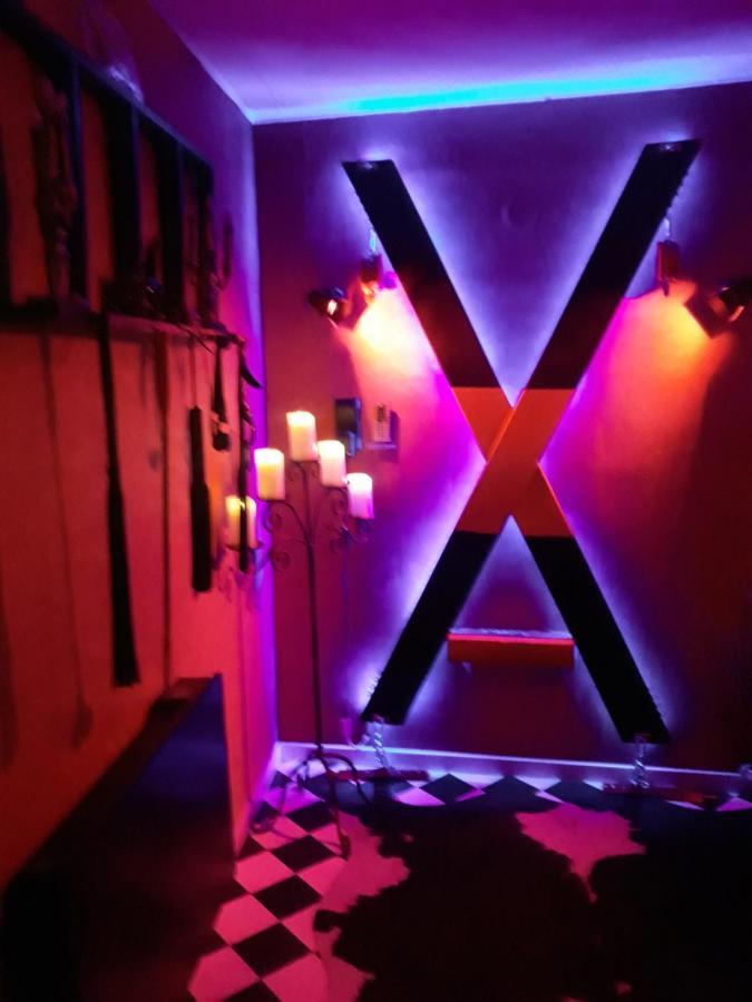 Love Room Le Rouge Et Noir Барр Экстерьер фото