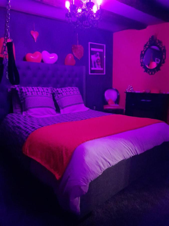 Love Room Le Rouge Et Noir Барр Экстерьер фото