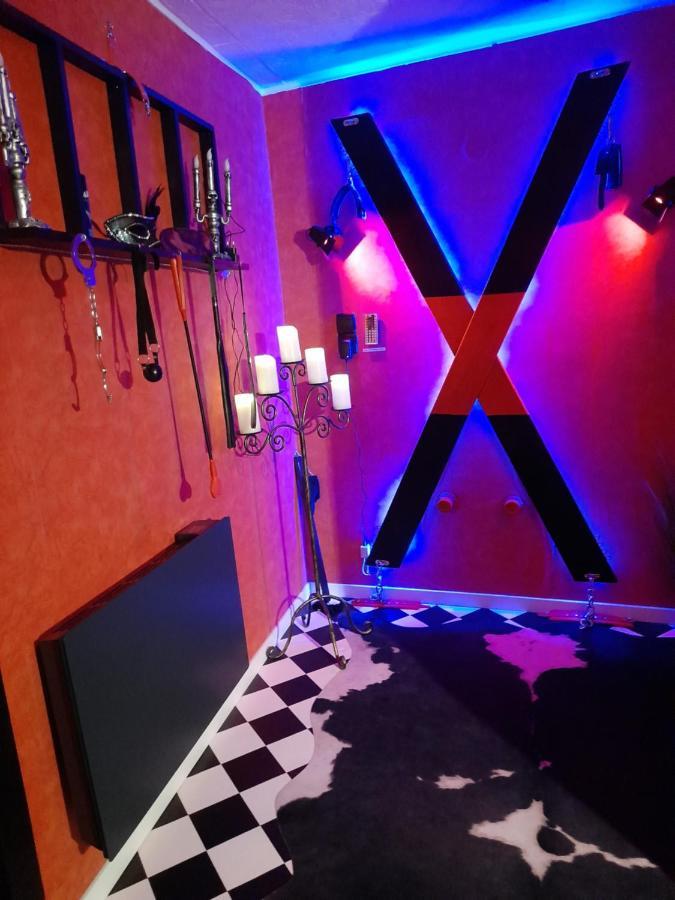 Love Room Le Rouge Et Noir Барр Экстерьер фото