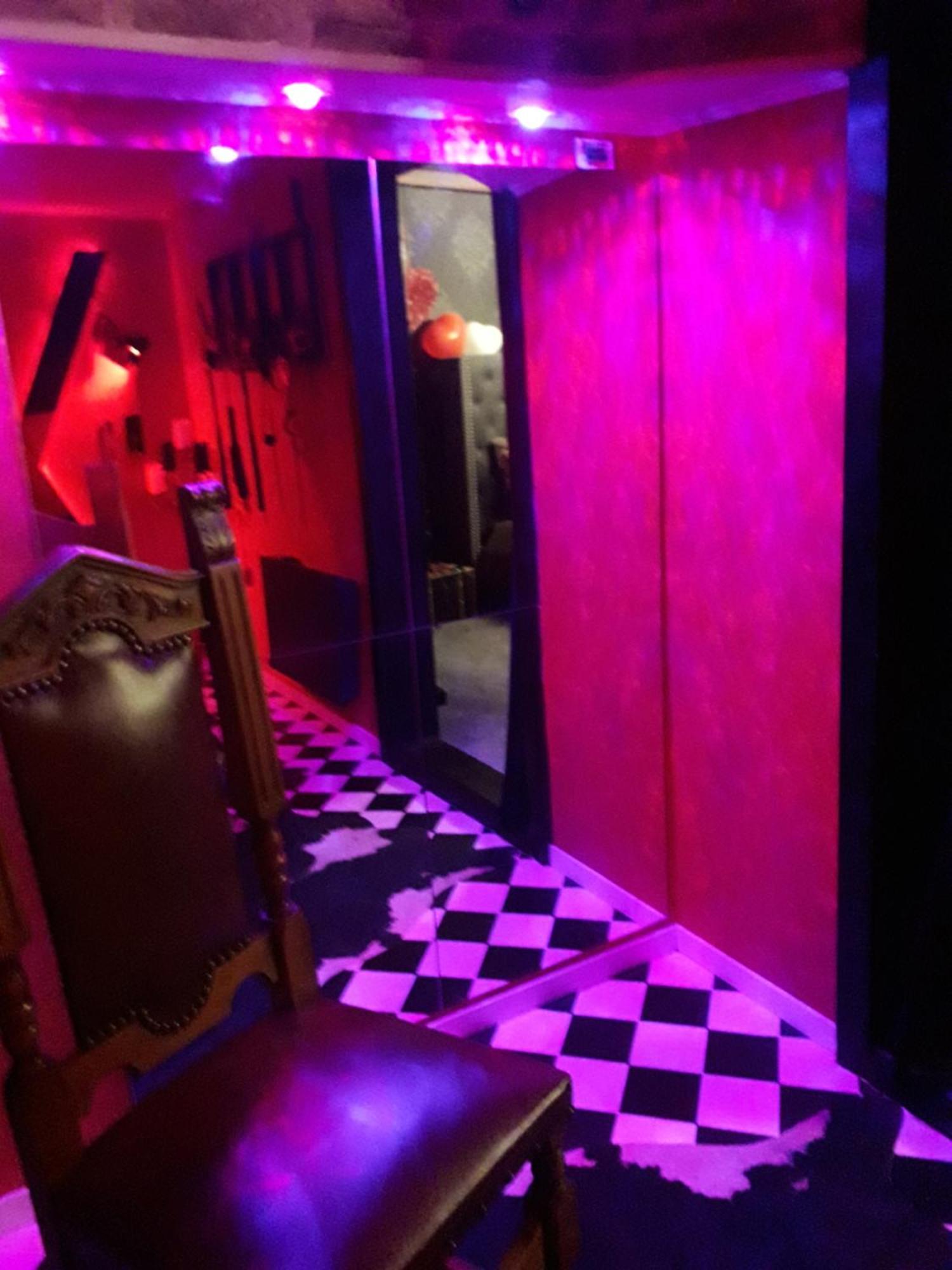 Love Room Le Rouge Et Noir Барр Экстерьер фото