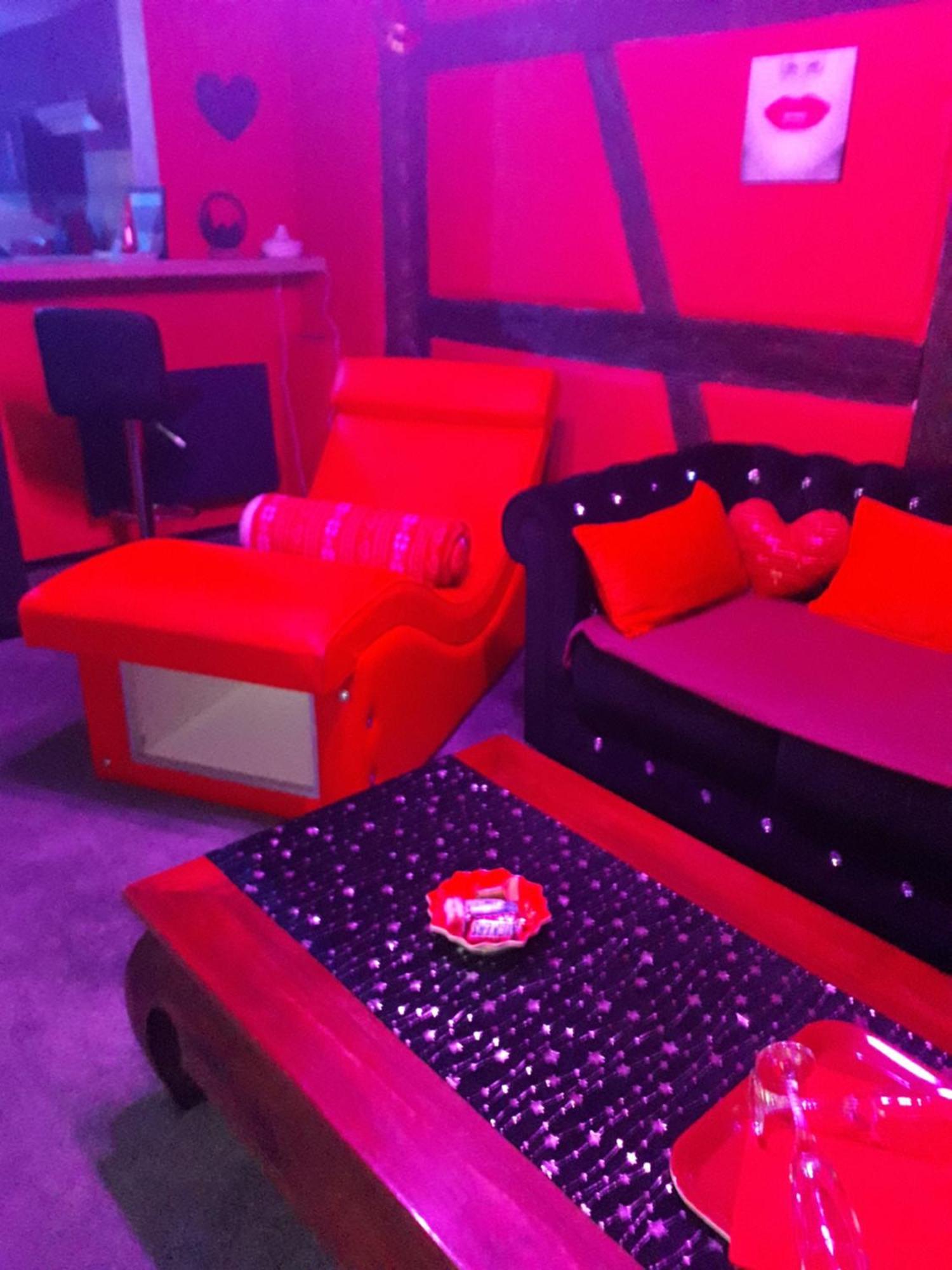 Love Room Le Rouge Et Noir Барр Экстерьер фото