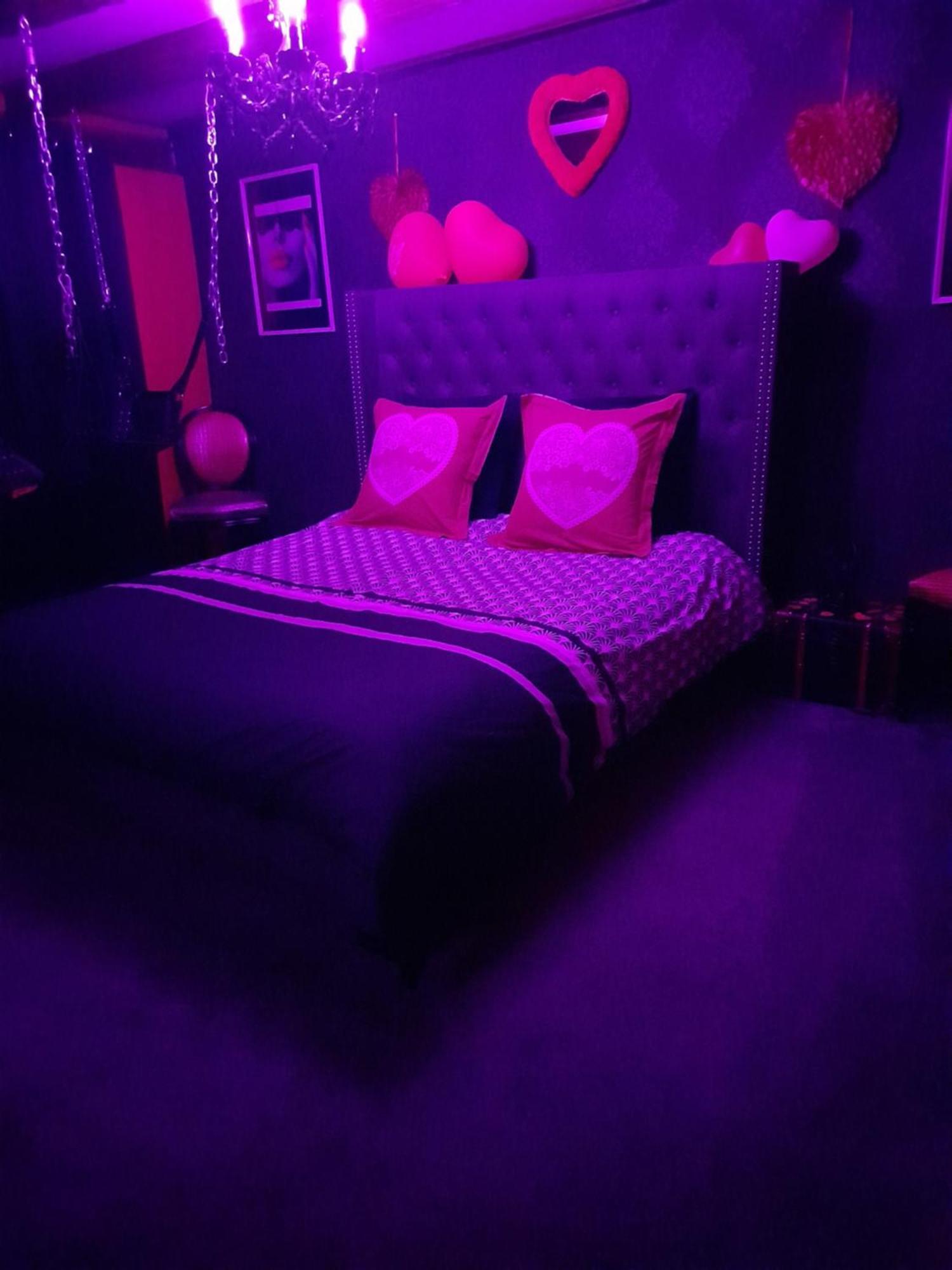 Love Room Le Rouge Et Noir Барр Экстерьер фото