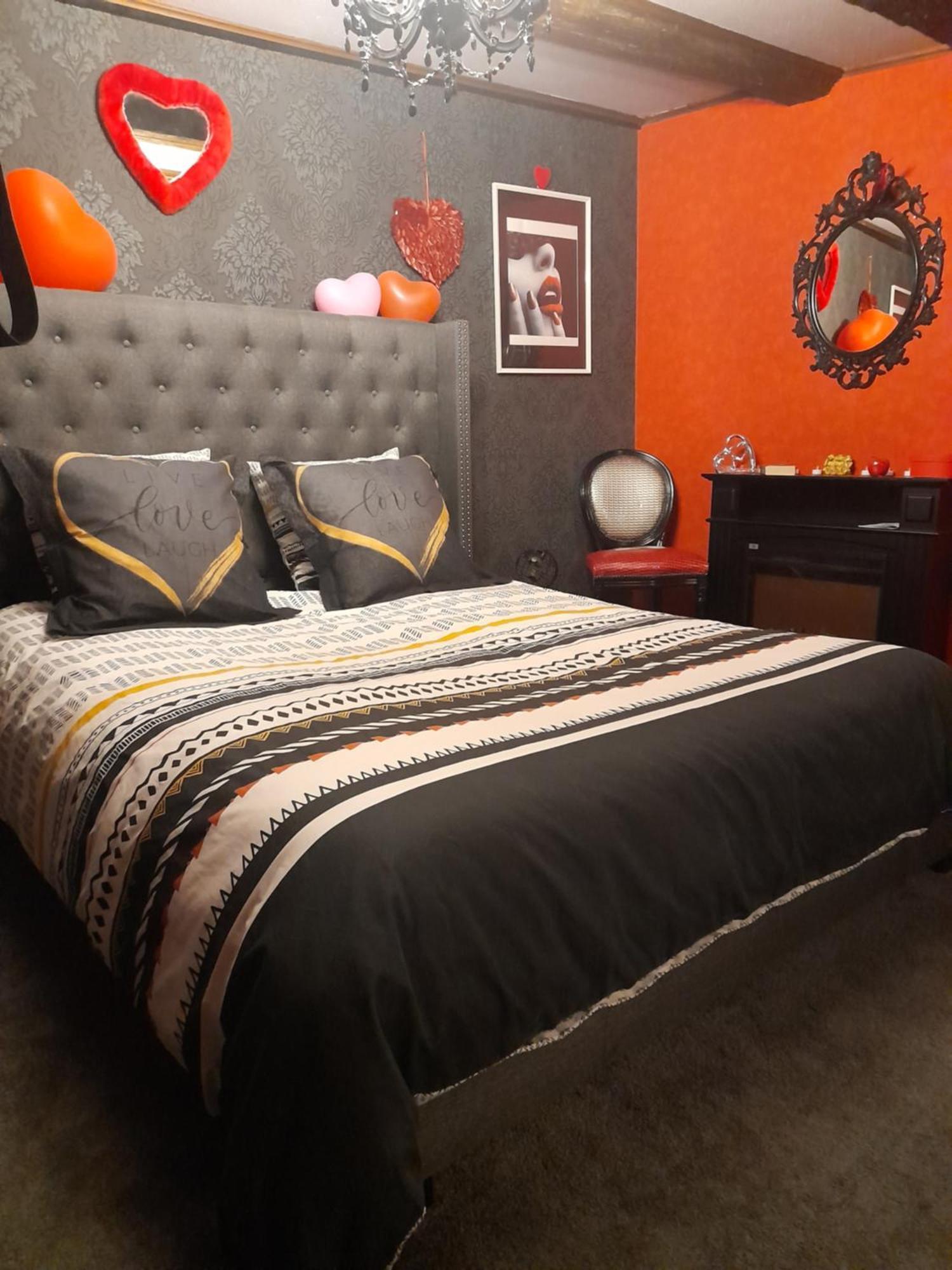 Love Room Le Rouge Et Noir Барр Экстерьер фото