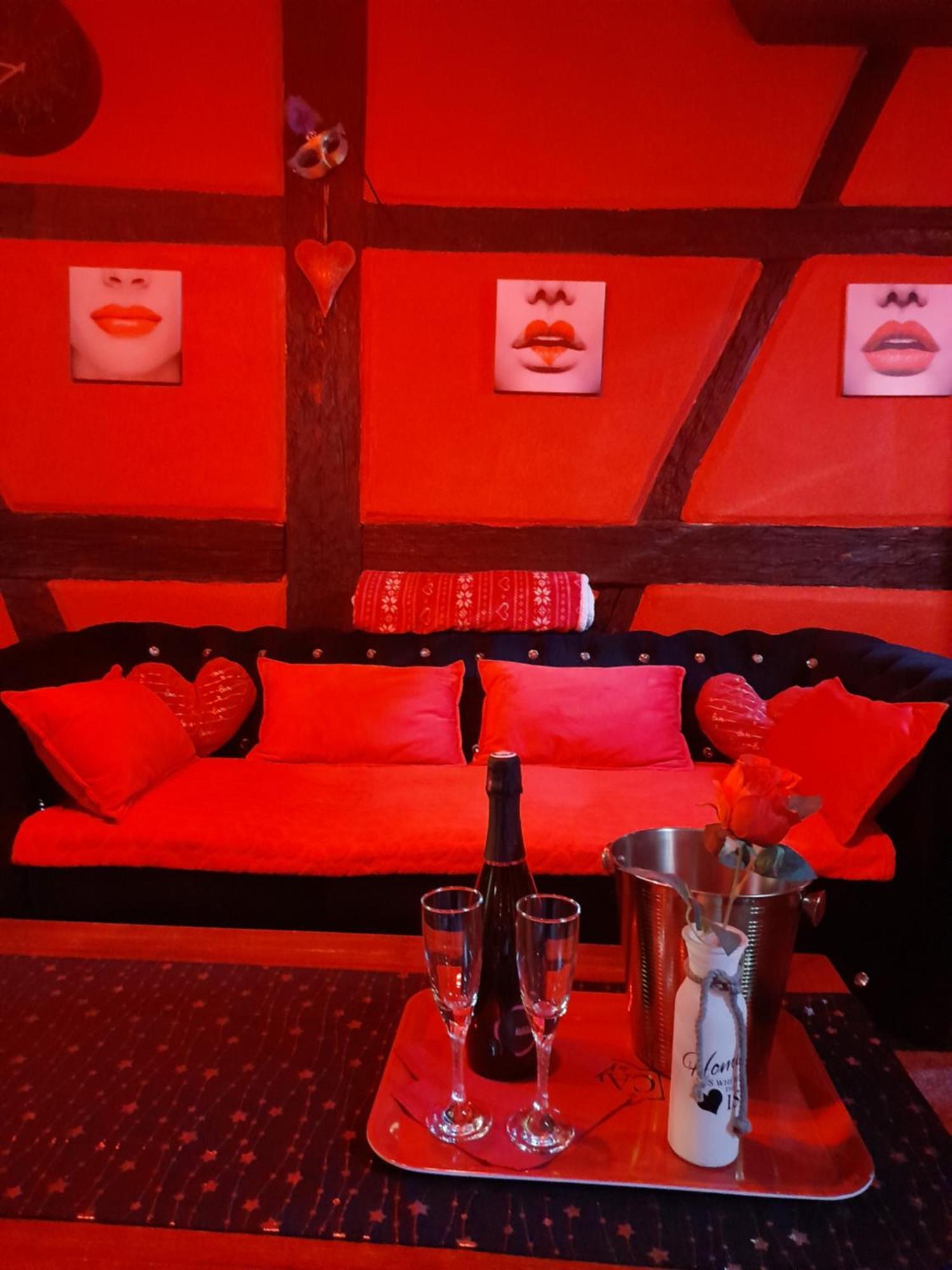 Love Room Le Rouge Et Noir Барр Экстерьер фото
