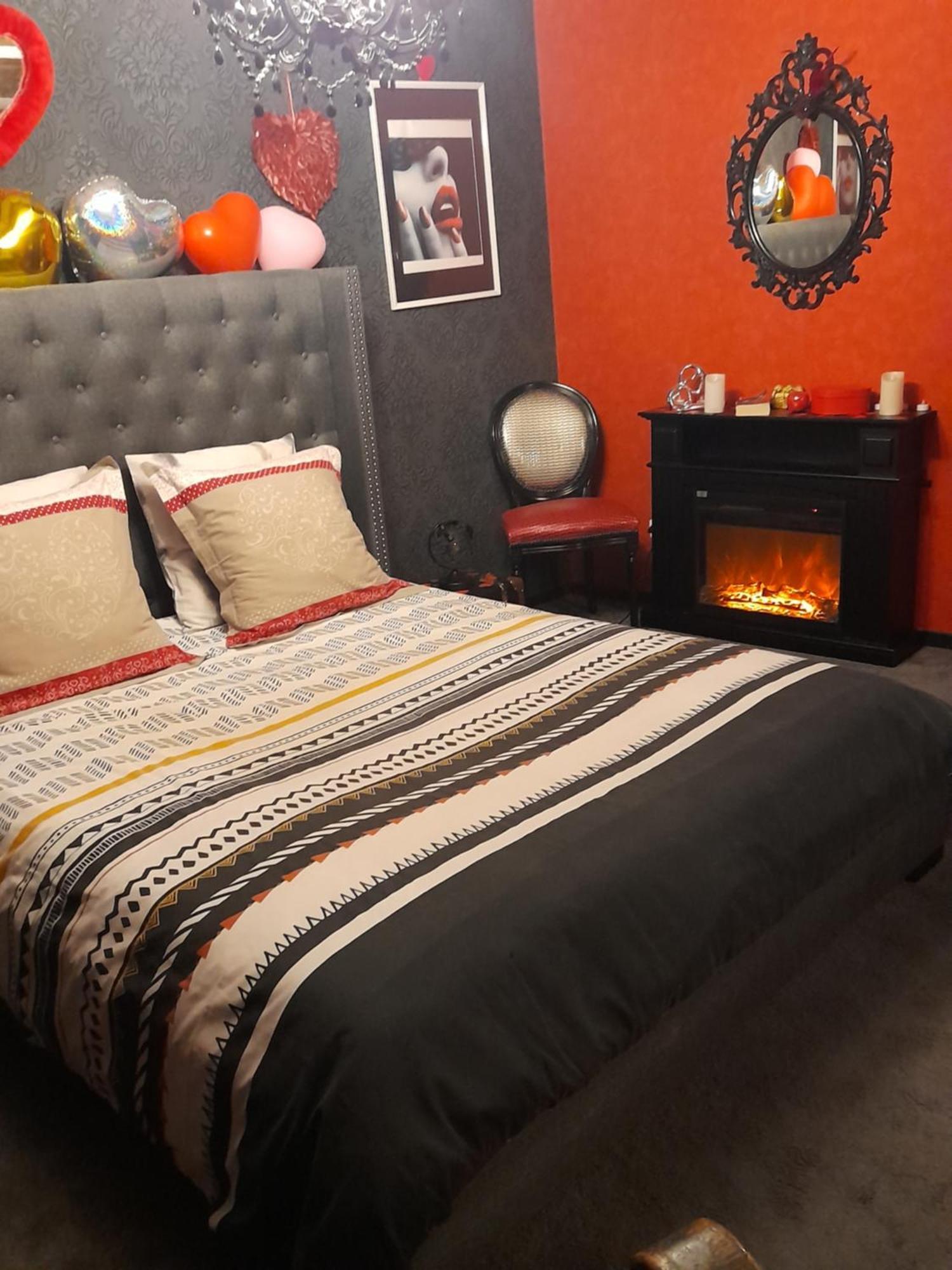 Love Room Le Rouge Et Noir Барр Экстерьер фото
