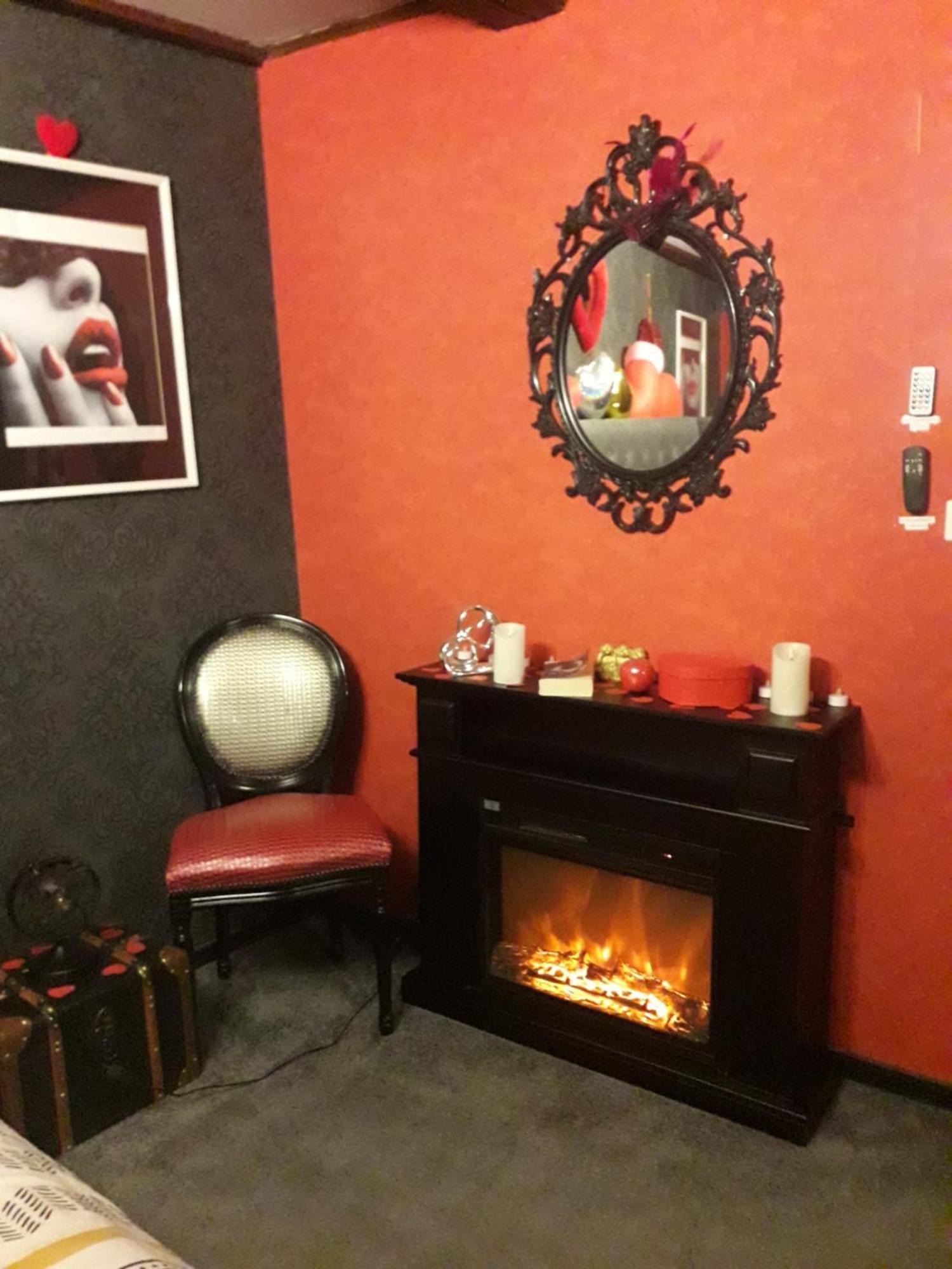 Love Room Le Rouge Et Noir Барр Экстерьер фото